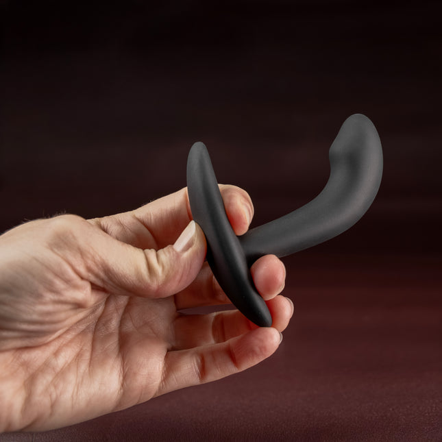 Onyx Curve Anal E-Stim Plug by KINK